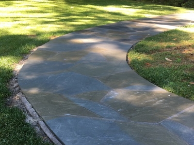 Rounded Front Flagstone Walkway